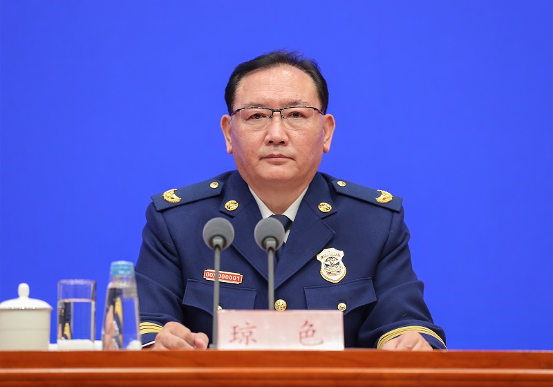 大鸡巴快播应急部党组成员、消防救援局局长琼色出席新闻发布会
